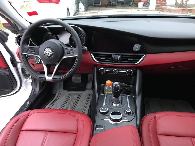 Illustration for article titled At $22,950, Could This 2017 Alfa Romeo Giulia 2.0 Turn You Into a Latin Lover?
